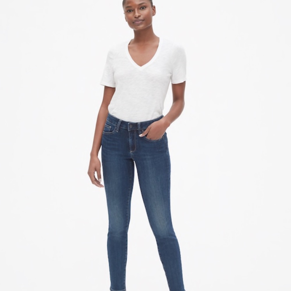 ON HOLD 4 @mzmari119 -NWOT Gap “Curvy True Skinny”